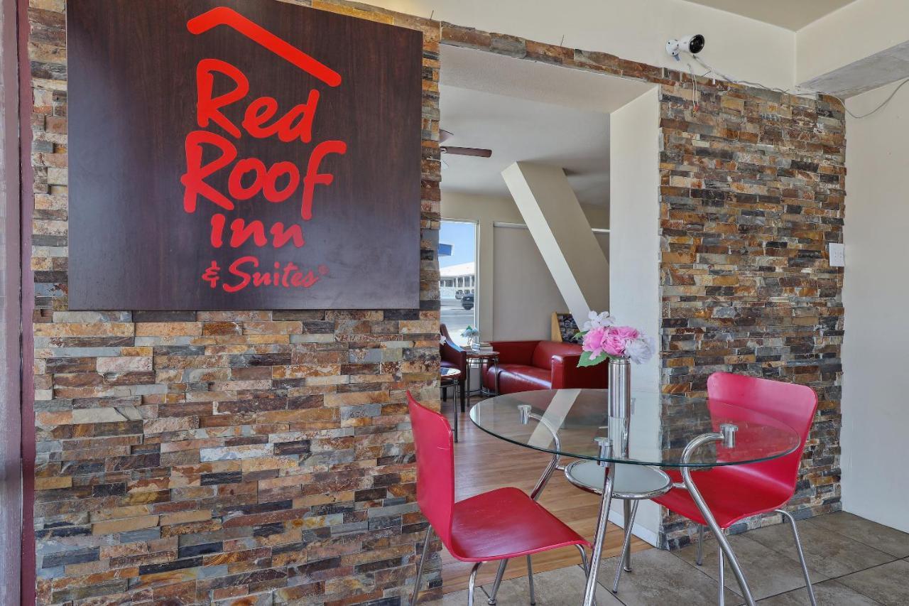 Red Roof Needles