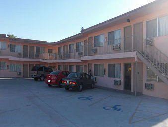 Motel Red Roof 2*
