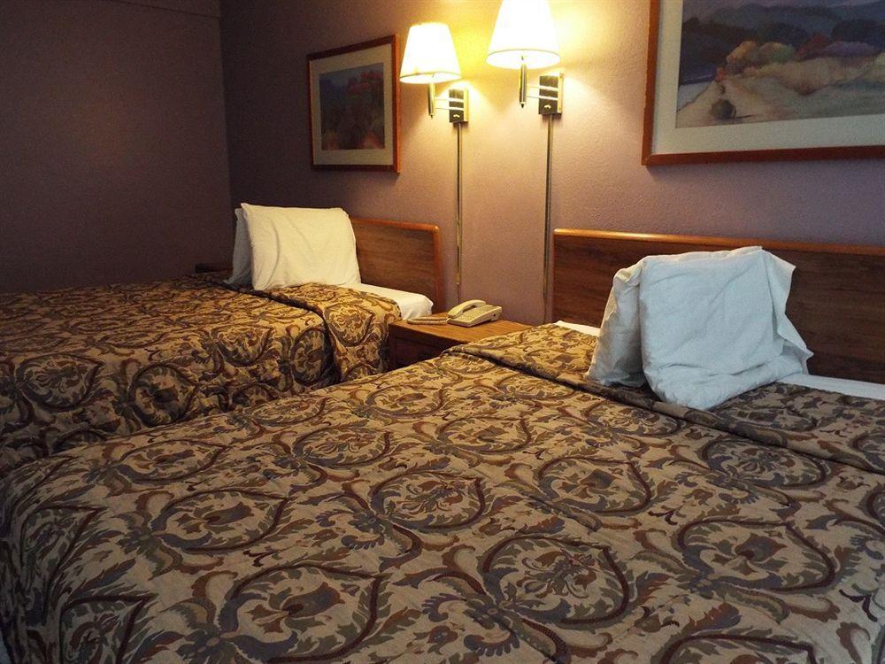 Red Roof Motel 2*